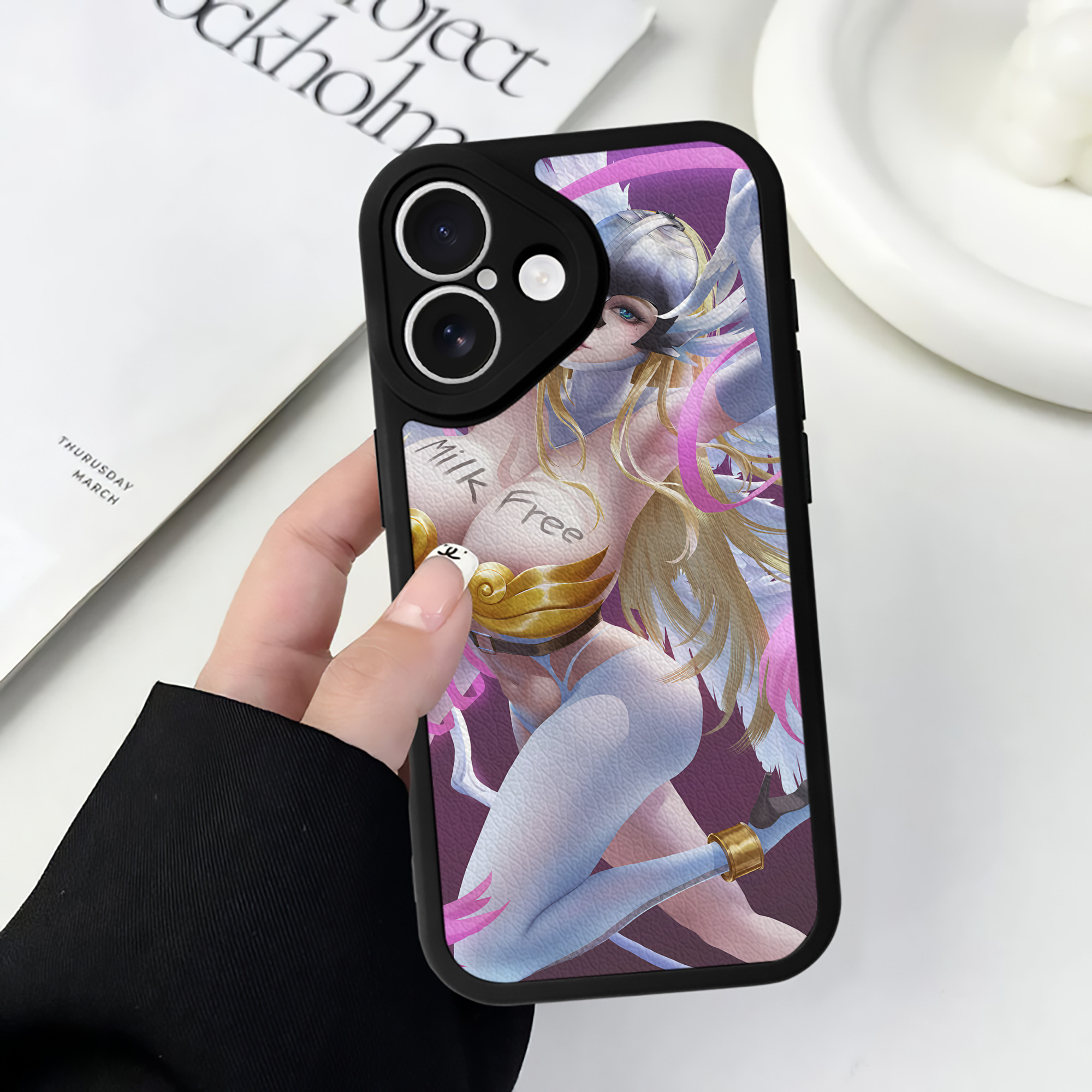 （画像用） Digimon デジタルモンスター/デジモン 【iPhone 16シリーズ対応】シリコンスマホケース（レザー調） 材質：シリコン